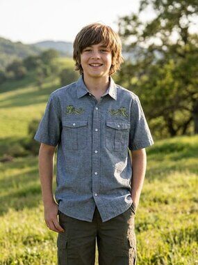 Howler Bros. Short-Sleeve Chambray Shirt Embroidered Detail - Gray Youth Large